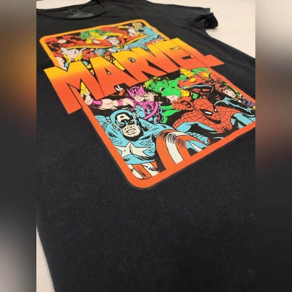 Marvel Men's Black and Multicolored Avengers Graphic T-Shirt, sz SM